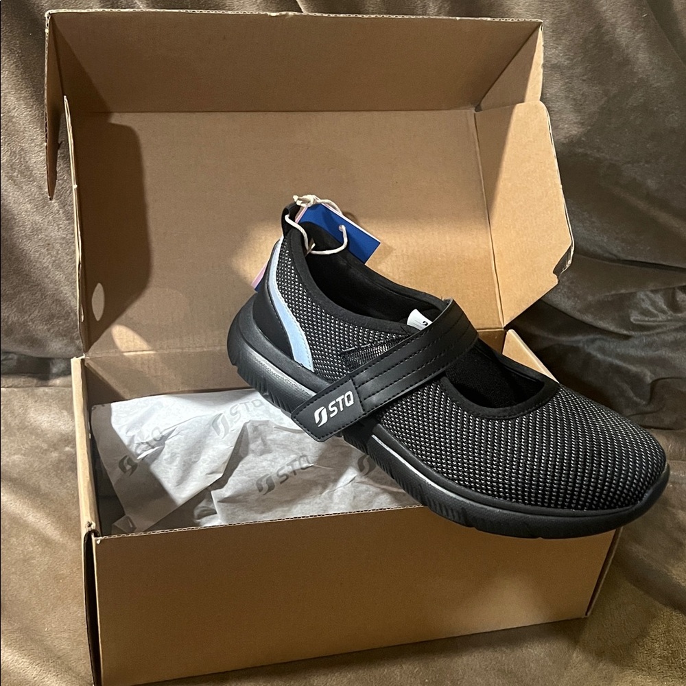 STQ Women's Black Slip On Breathe Mesh Walking Shoe Size 8